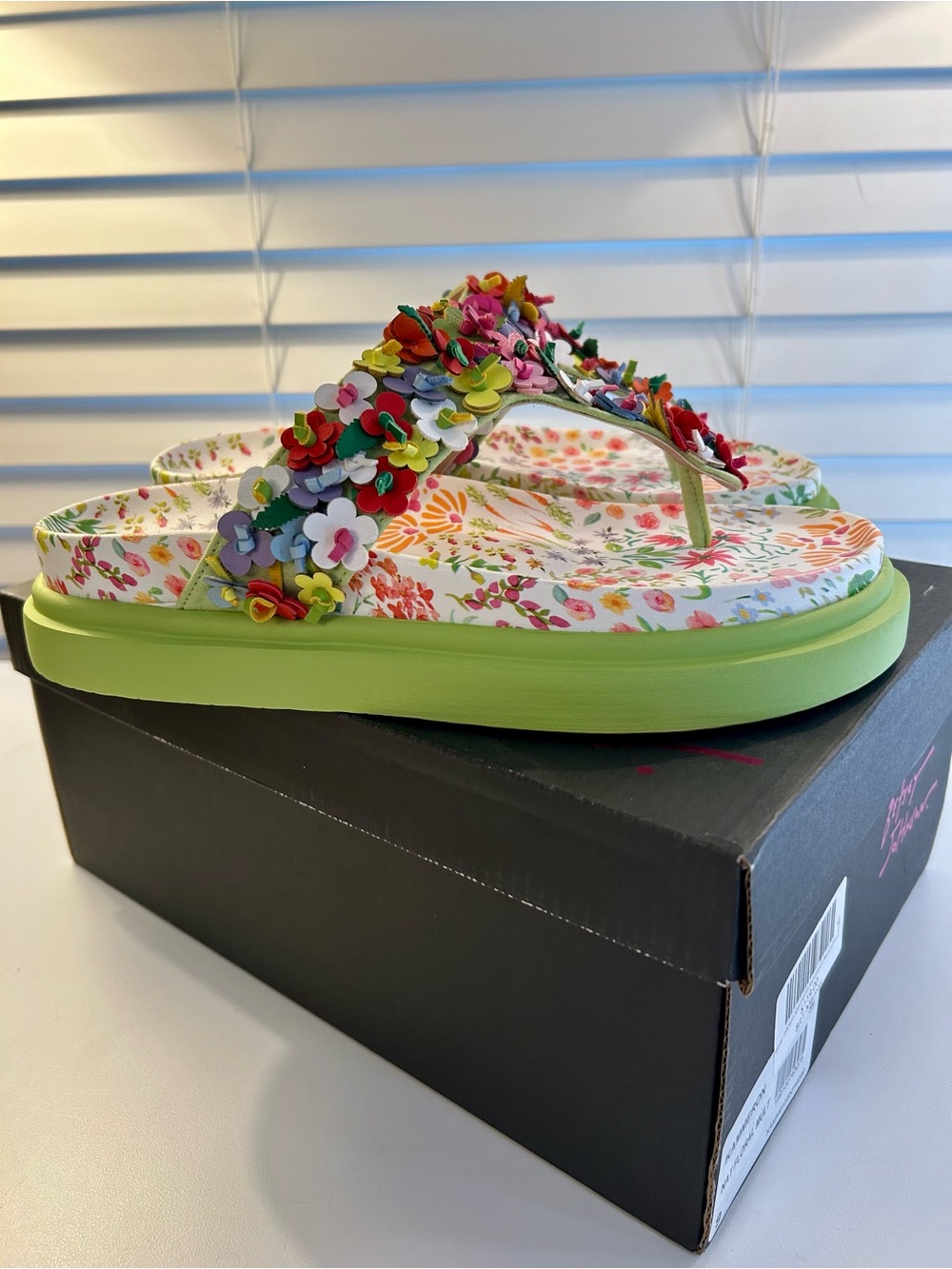 New Betsey Johnson Kammeron Multicolored Floral Sandals Size 9